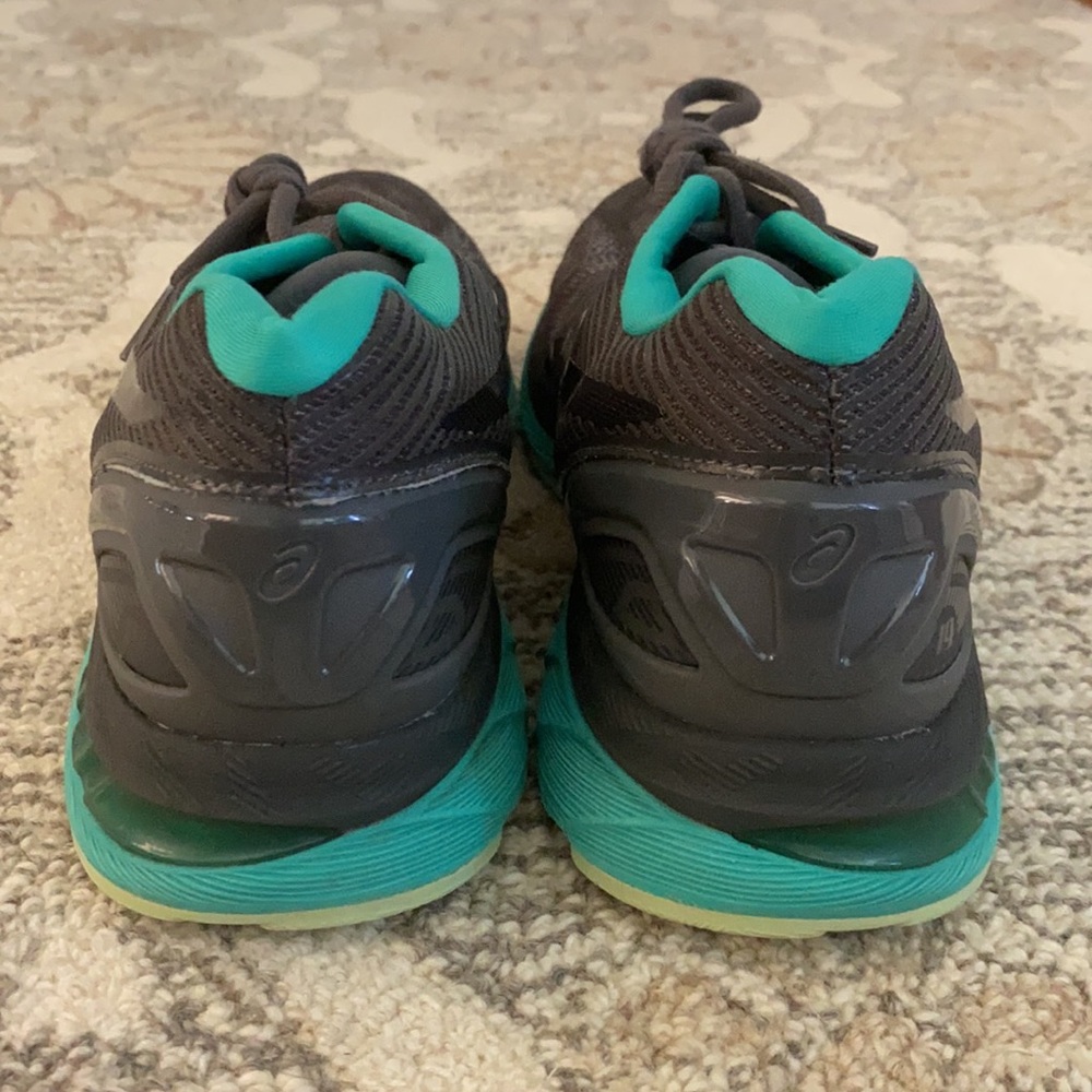 ASICS running shoes - Picture 3 of 4